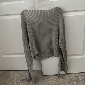 Forever 21 grey top flowy sleeves